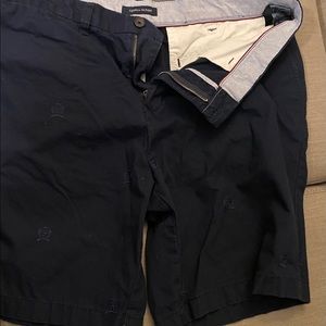 Men’s Tommy Hilfiger khaki navy shorts